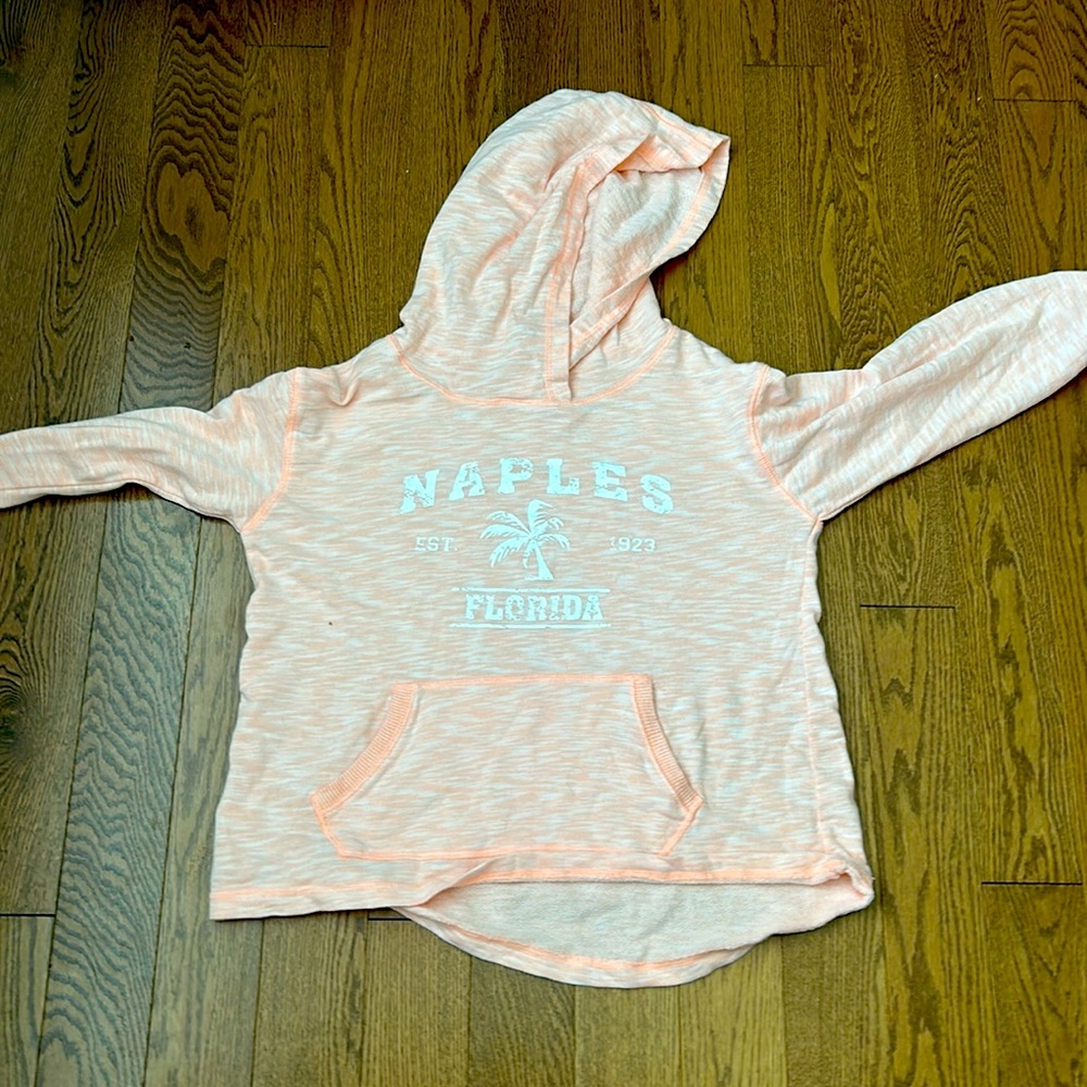 This sweatshirt has been worn once has a stretchy material ver comfortable